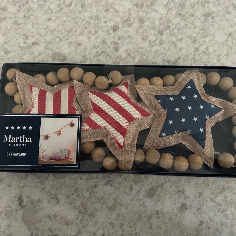 “New”Martha Stewart Patriotic Star Garland in Red, White & Blue 6 ft